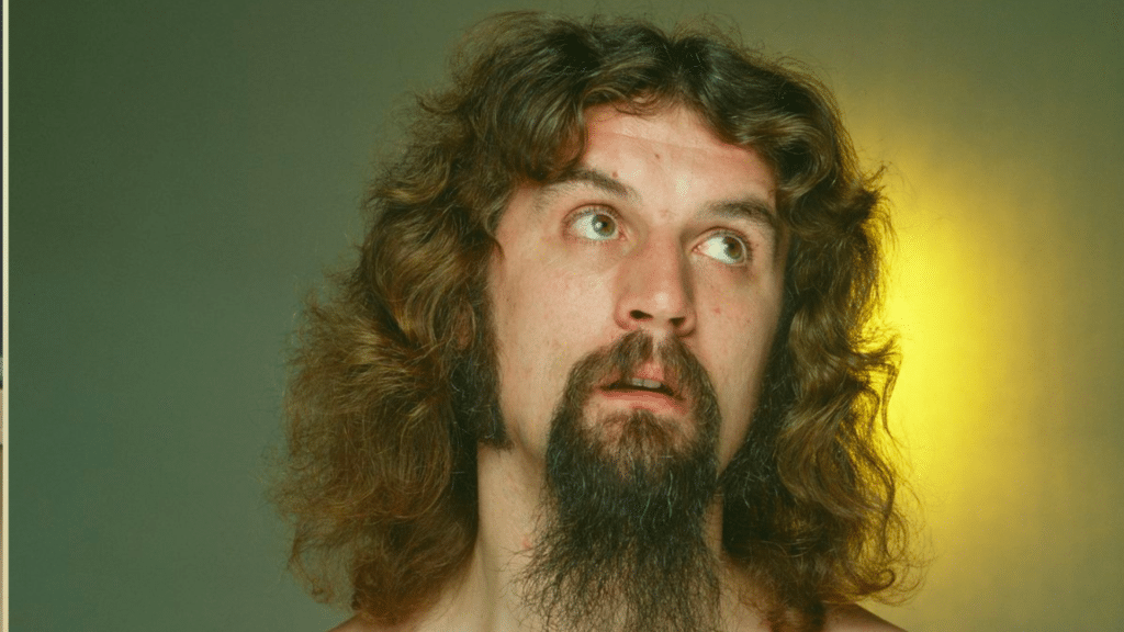 George Harrison et Billy Connolly réalisant une farce dans un restaurant