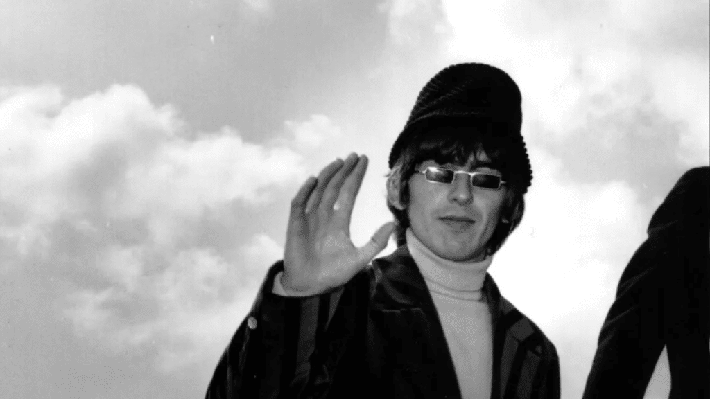 George Harrison jouant du sitar pour la démo de "Love You To"