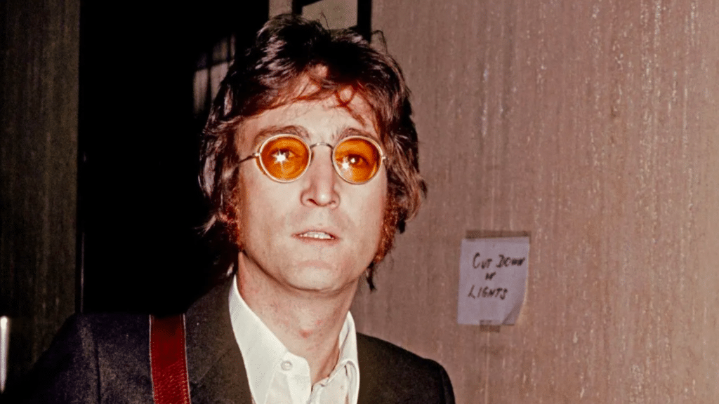 John Lennon et Pete Shotton : Une amitié brisée par un traitement de serviteur