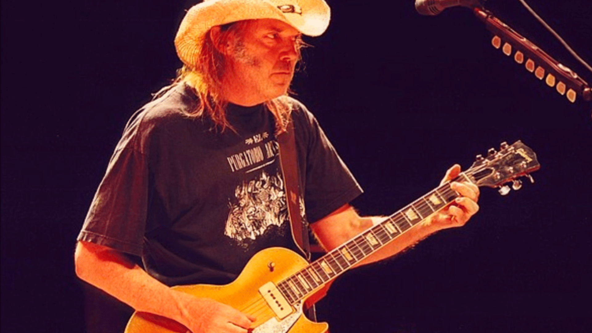 Neil Young reprend "Imagine" de John Lennon lors du téléthon America : A Tribute to Heroes