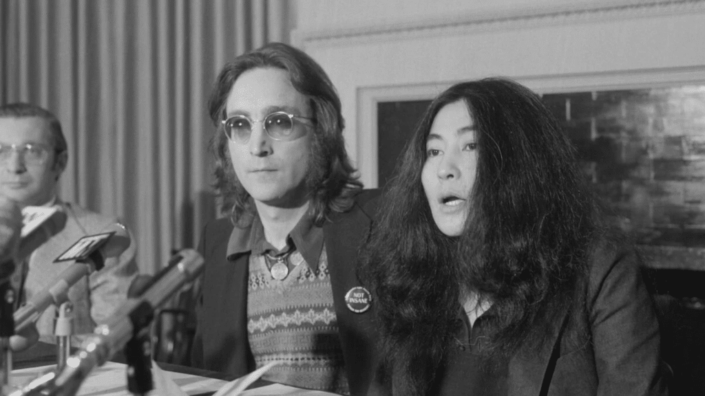 John Lennon et Yoko Ono créant Nutopia
