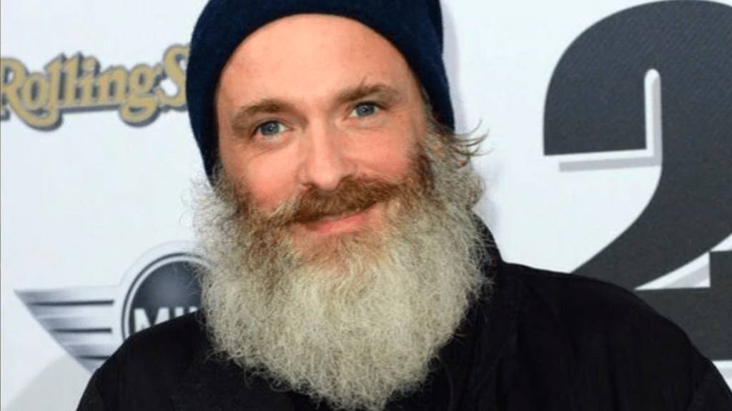 Paul McCartney jouant de la basse pour la chanson de Fran Healy