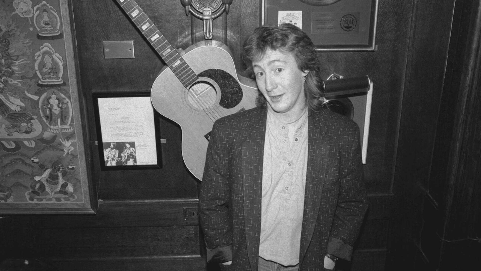 Julian Lennon chantant au piano
