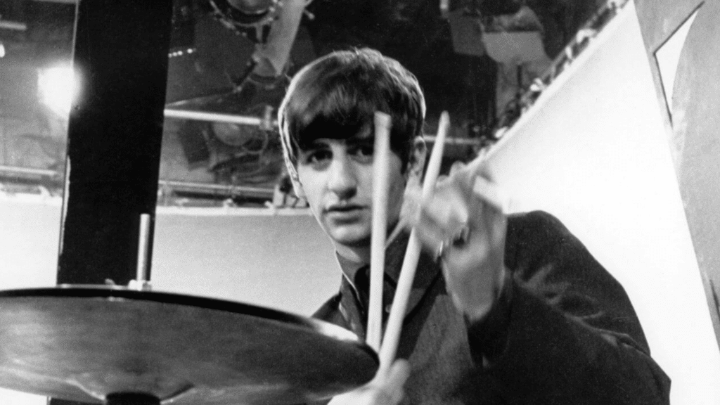 Ringo Starr jouant son seul solo de batterie avec les Beatles