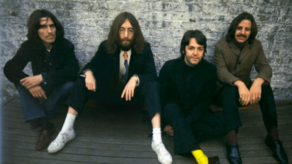 Les Beatles posant pour la couverture de l'album Abbey Road
