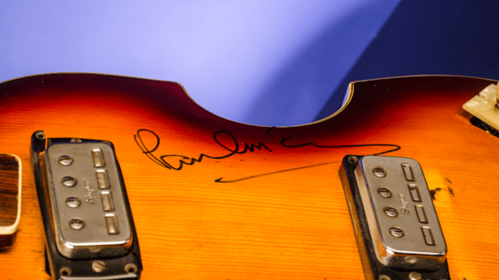 Guitare Basse Höfner Signée par Paul McCartney - Vente à 20 000 £ | Histoire Unique