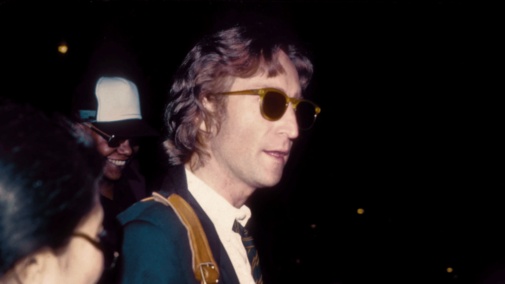 John Lennon : Un voyage en bateau presque fatal et un avertissement morbide avant son assassinat