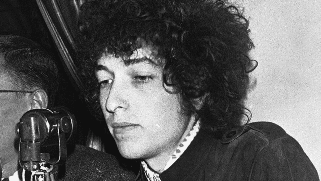 John Lennon et Bob Dylan discutant ensemble