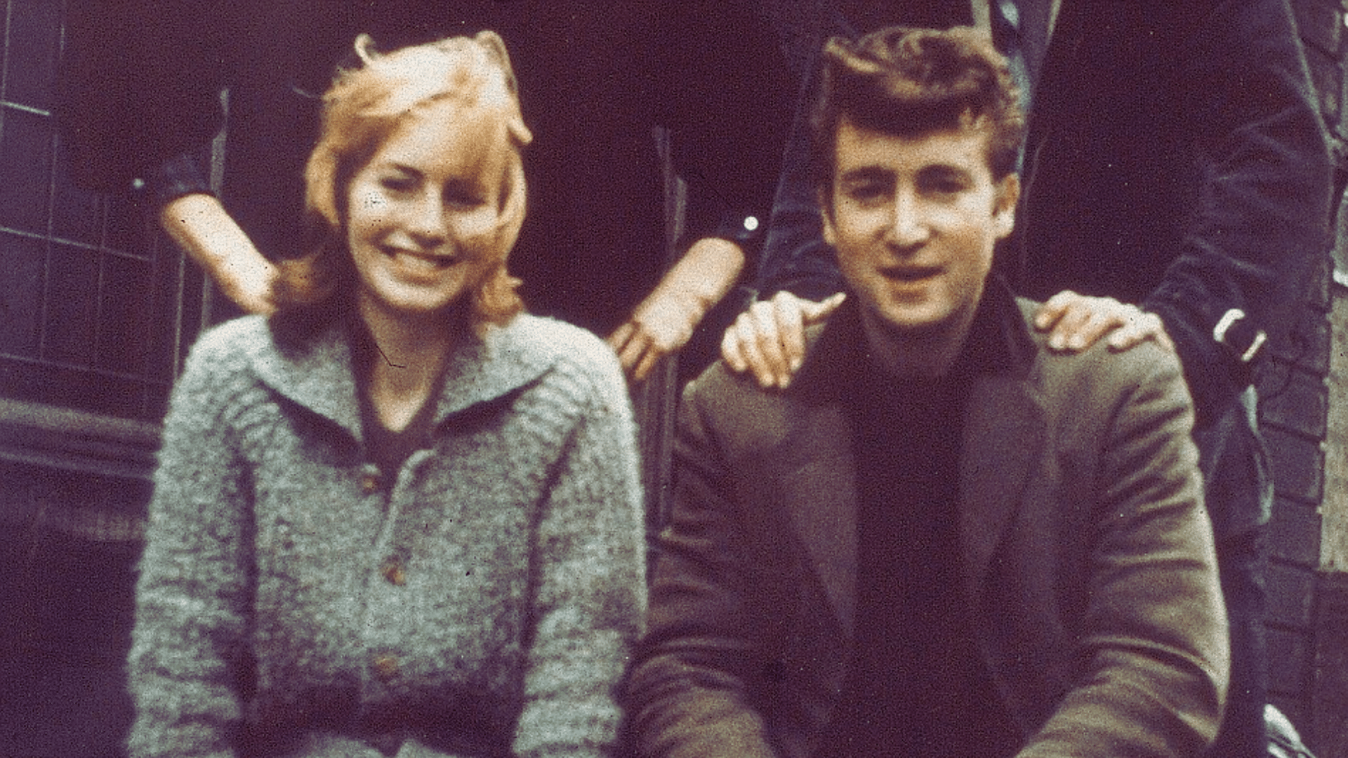 John Lennon admettant sa violence passée lors d'une interview