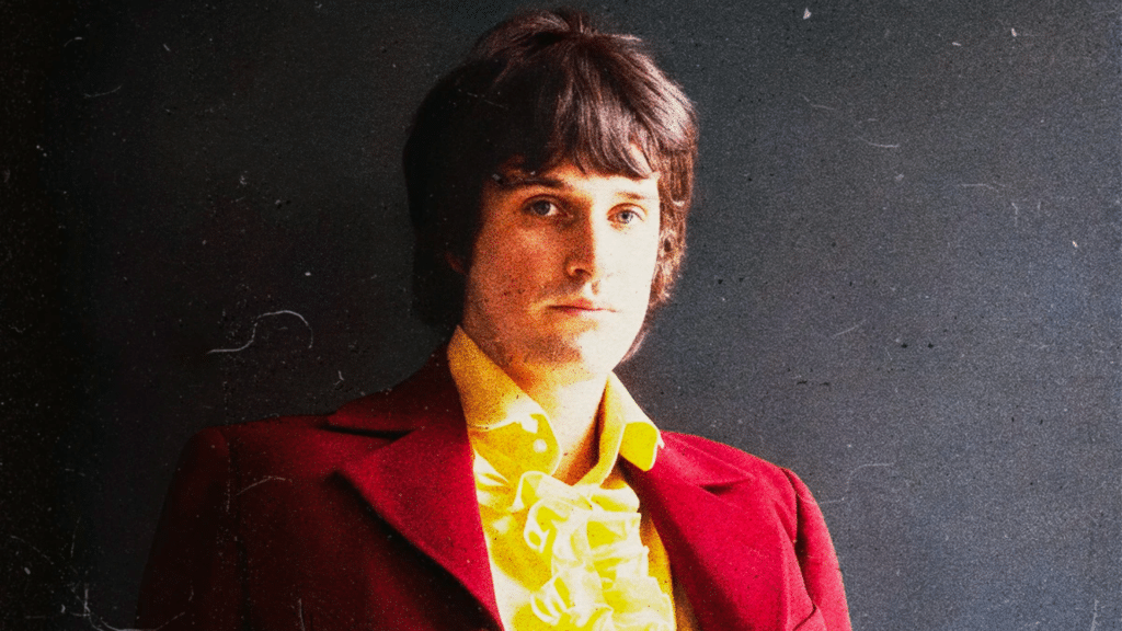 Ray Davies des Kinks partageant son opinion sur l'album 'Revolver' des Beatles