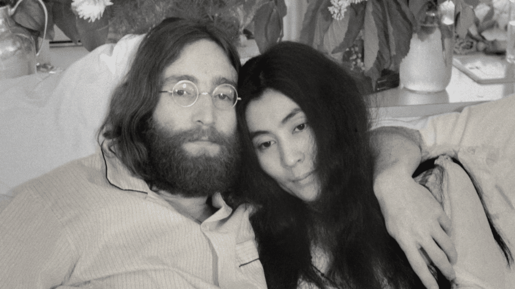 "Revolution 9" des Beatles : l'inspiration de Yoko Ono derrière cette chanson expérimentale