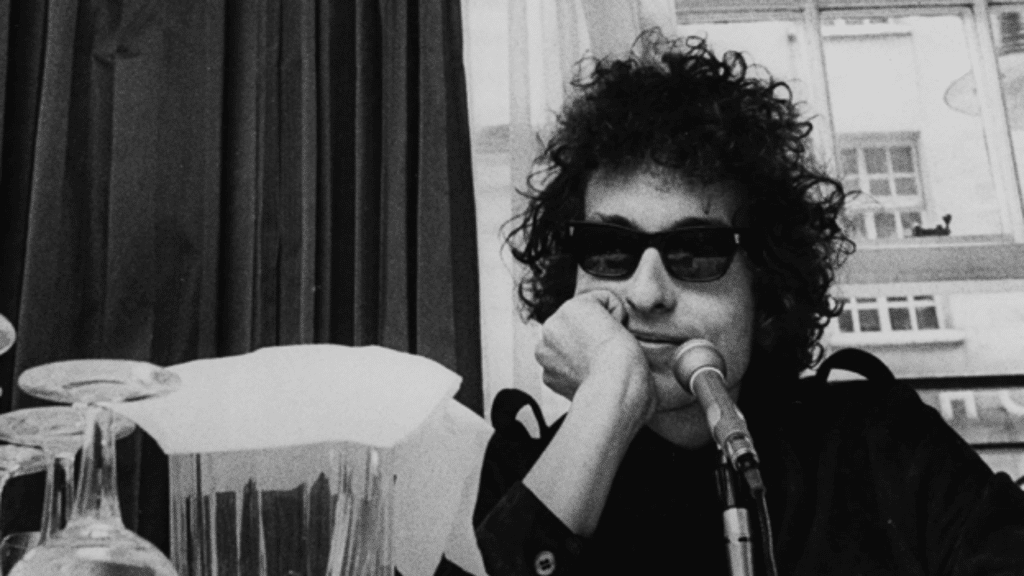 Quand Bob Dylan a révolutionné les Beatles : Une interprétation erronée qui change le rock