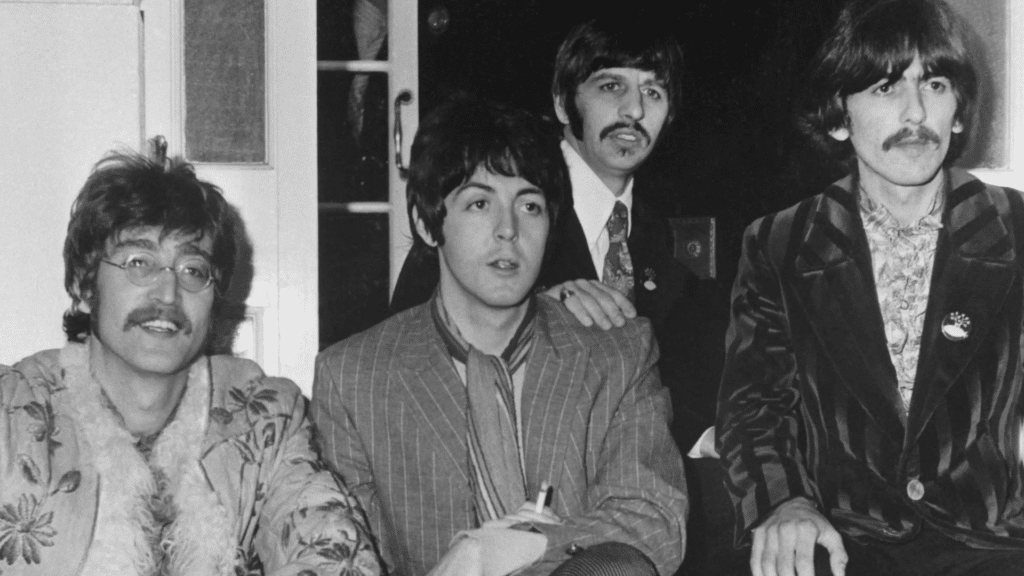 Le concept original de la couverture de l'Album Blanc des Beatles : Une tache de pomme ?