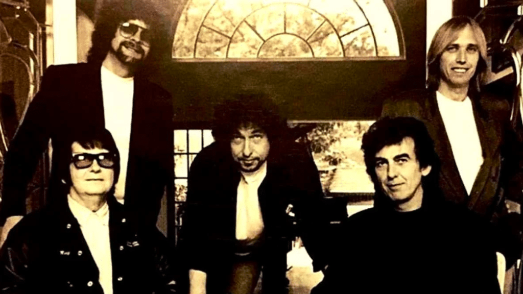 George Harrison invite Roy Orbison dans les Traveling Wilburys