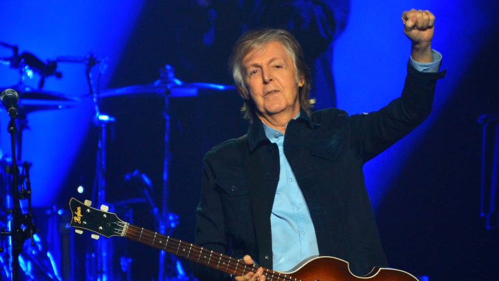 Découvrez le sens du titre 'Eyes of the Storm', le nouveau livre de Paul McCartney