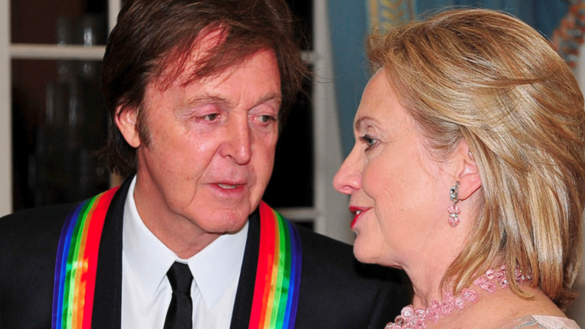 Hillary Clinton et son amour de longue date pour les Beatles depuis 'The Ed Sullivan Show'