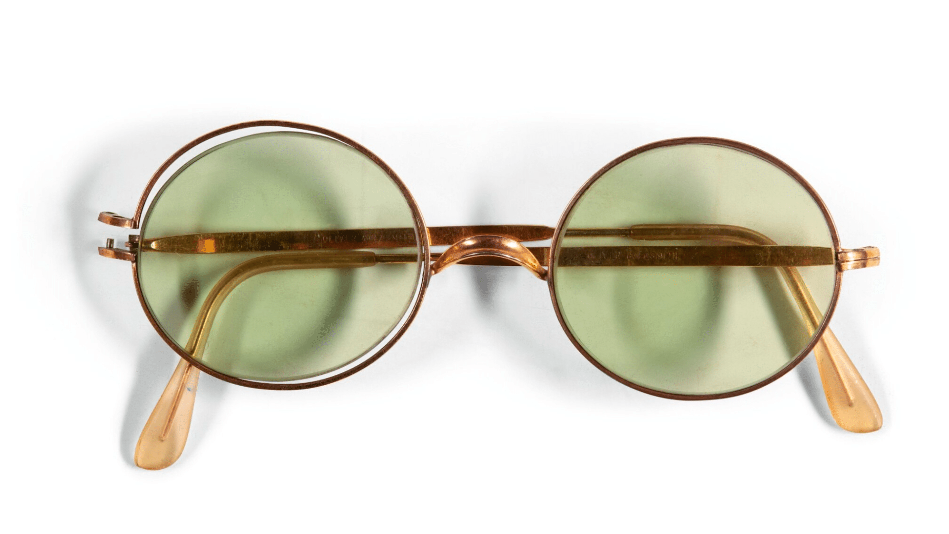 John Lennon Timide à Porter ses Lunettes en Public : Révélation de McCartney