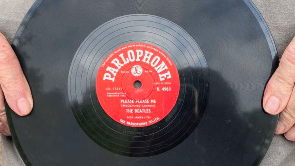 Rare Édition 78 tours de "Please Please Me" des Beatles en Vente chez Rock On Records