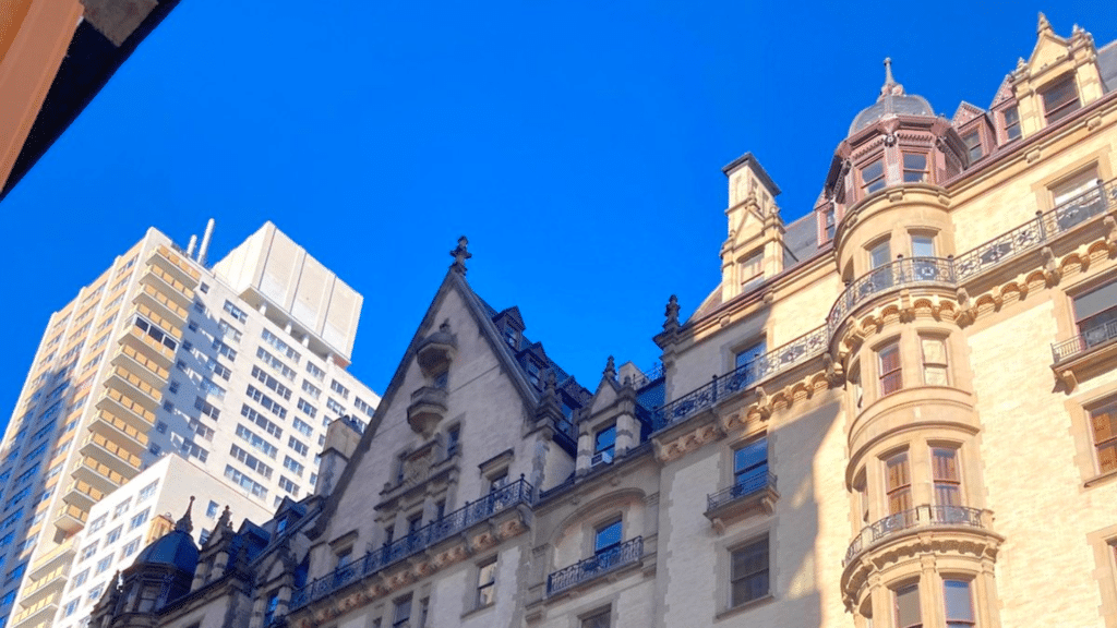 Yoko Ono met en vente son appartement historique au Dakota Building