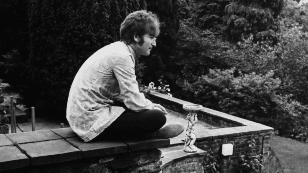 John Lennon et Stuart Sutcliffe : Un Coup de Publicité qui a Mal Tourné