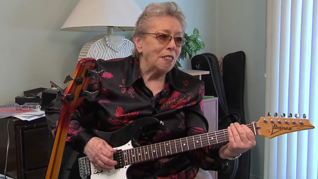 La Légende de la Basse Carol Kaye : L'Influence Secrète sur l'Album des Beatles 'Sgt. Pepper's