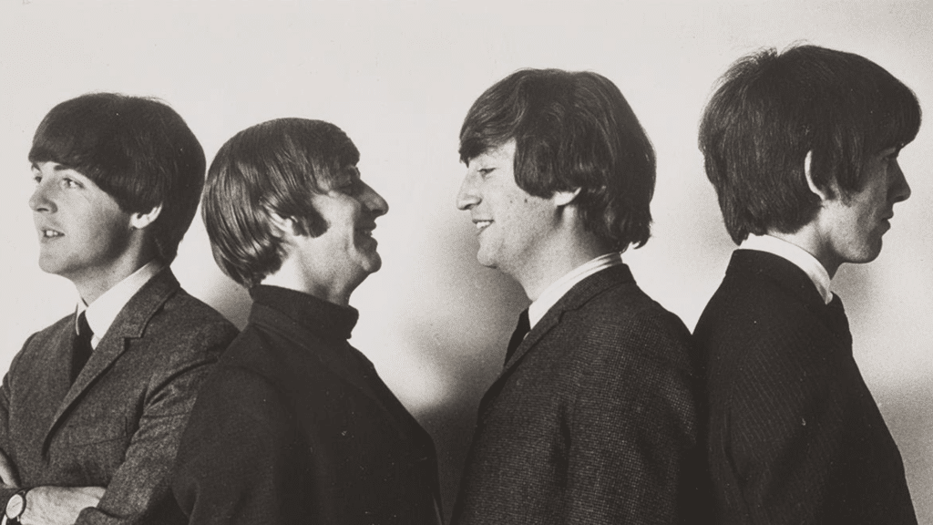 Comment les membres des Beatles se sont-ils réunis en tant que groupe ?