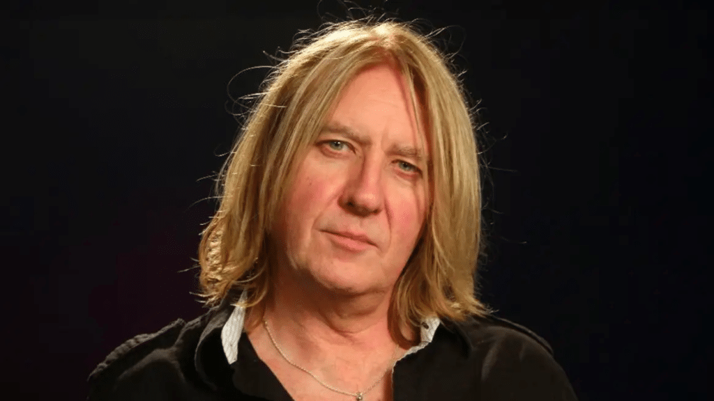 Joe Elliott choisissant "Little Lamb Dragonfly" comme chanson préférée de McCartney.