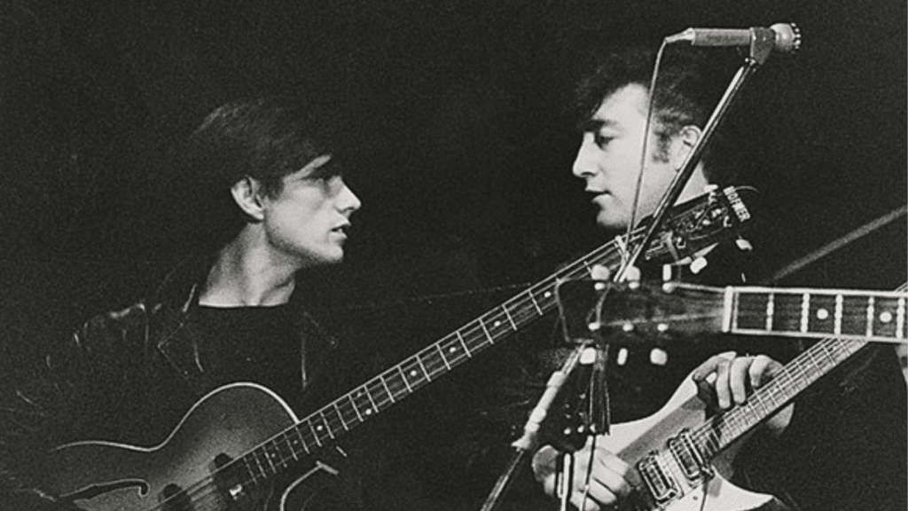 John Lennon : Les poèmes angoissés à Stuart Sutcliffe pendant la période difficile des Beatles | Rock Légendes