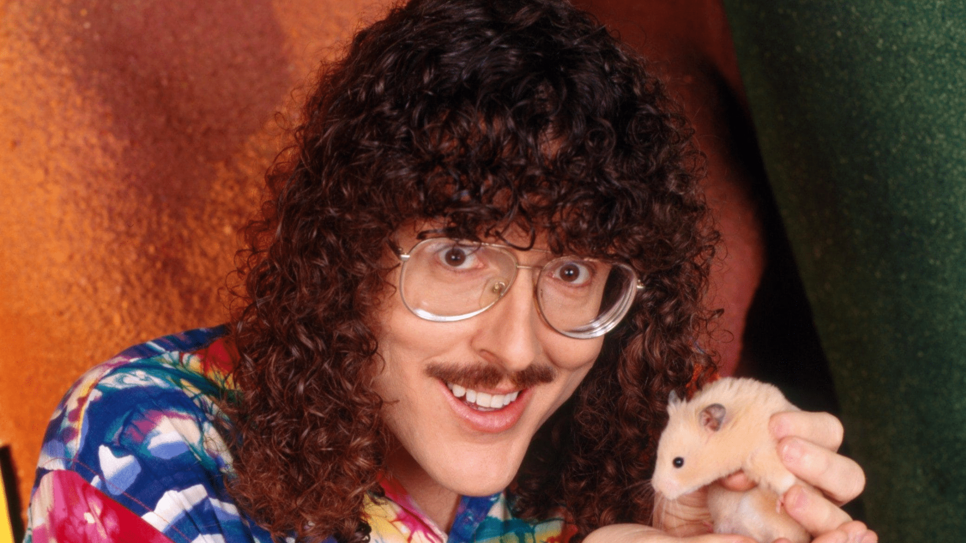 La parodie de "Got My Mind Set on You" de George Harrison par "Weird Al" Yankovic est hilarante.