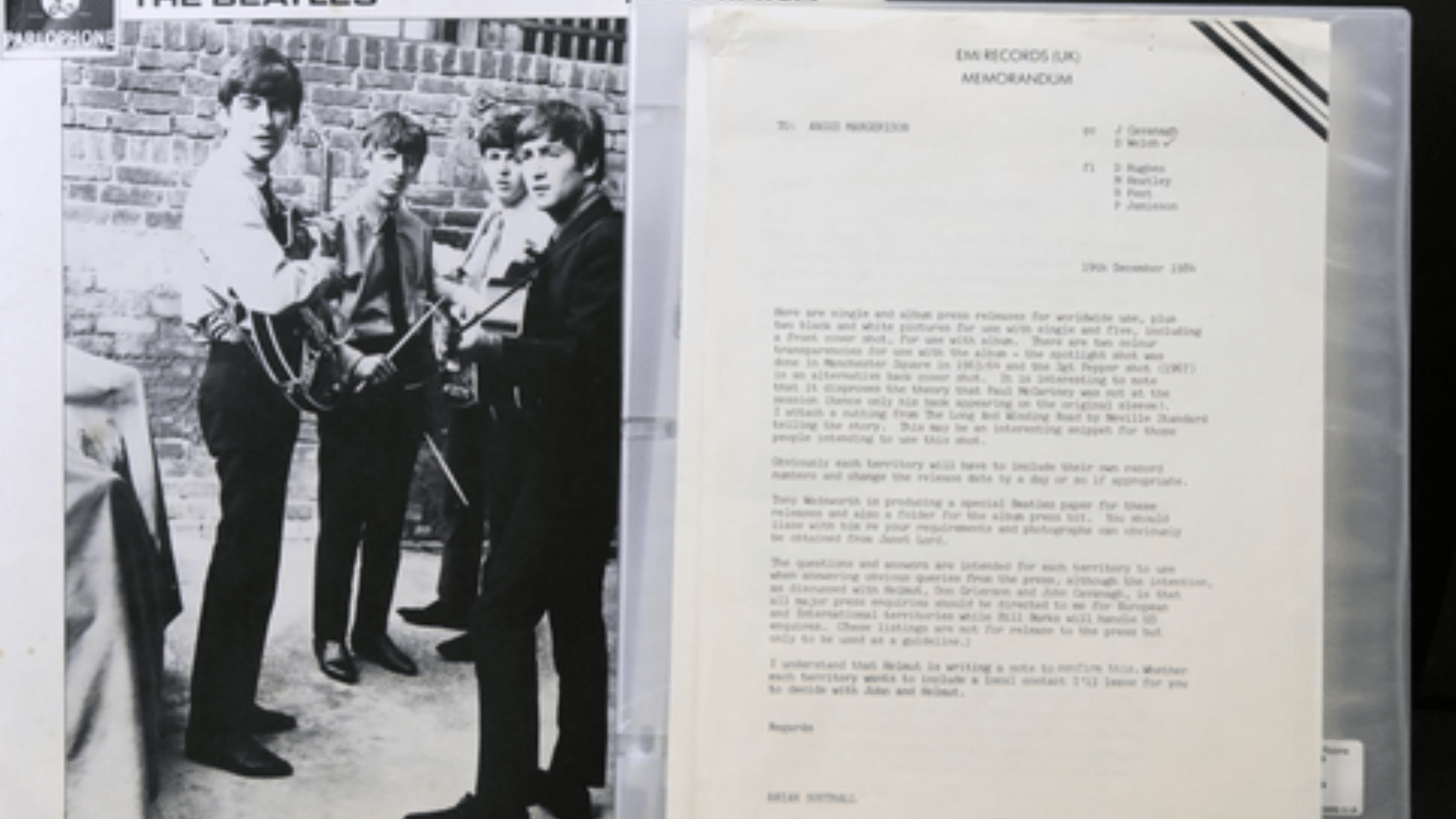 Une pièce rare des Beatles, la pochette d'un album inédit du groupe, sera vendue aux enchères pour la première fois demain. L'album devait sortir en 1984, mais n'a jamais été publié.