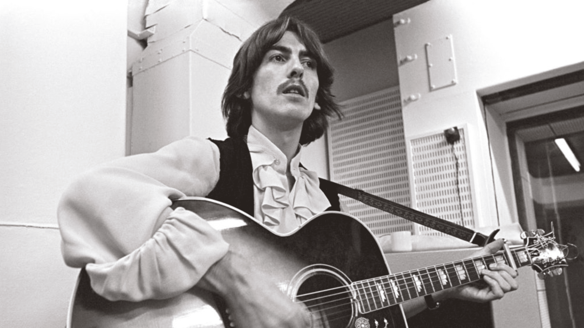 L'année 1966 a été une période prolifique pour les Beatles. Après quatre années de tournées incessantes, leur célébrité a commencé à éclipser leurs voix, créant un fossé entre les Beatles en concert et les Beatles en studio, ce qui a poussé George Harrison à dire à plusieurs reprises que le son de leurs concerts était notoirement mauvais.