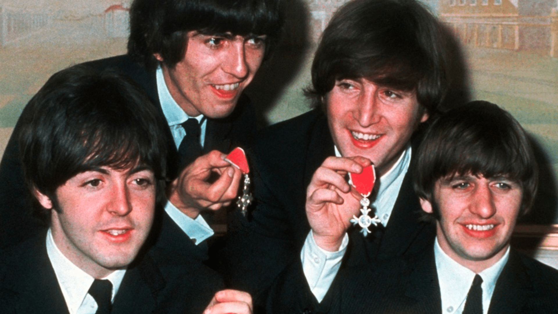 Lorsque les Beatles ont reçu des MBE, les gens ont été tellement "dégoûtés" qu'ils ont rendu les leurs en signe de protestation.