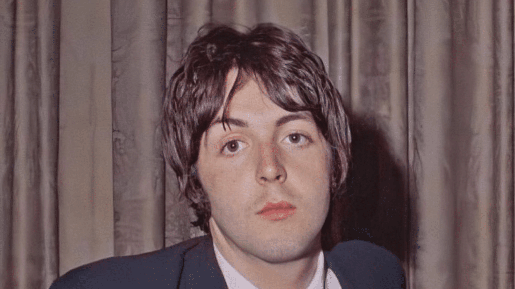 L'enregistrement de l'Album Blanc a fait remonter à la surface les problèmes qui couvaient entre Paul McCartney et John Lennon. Ils se sont chamaillés en studio, ont exprimé clairement leur aversion pour les chansons de l'autre, et ont même quitté les sessions
