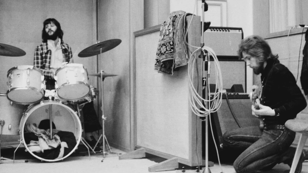 Alors que Ringo Starr laissait ses coéquipiers contrôler une grande partie de la direction créative des Beatles, il était une force avec laquelle il fallait compter à la batterie.