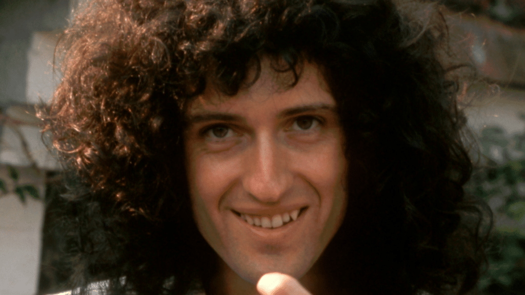 Brian May explique pourquoi John Lennon était "le type le plus cool de la planète".