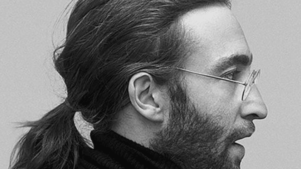 John Lennon a utilisé le titre de "A Hard Day's Night" des Beatles dans une nouvelle avant d'écrire la chanson
