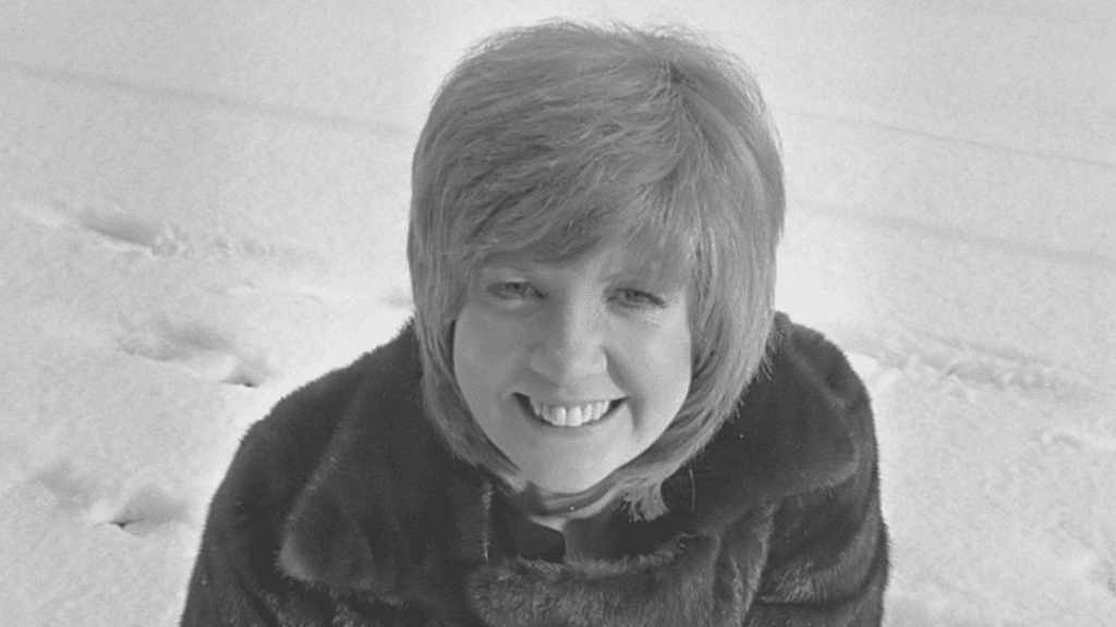 La musicienne Cilla Black avait une peur bleue de John Lennon et détestait être seule avec lui