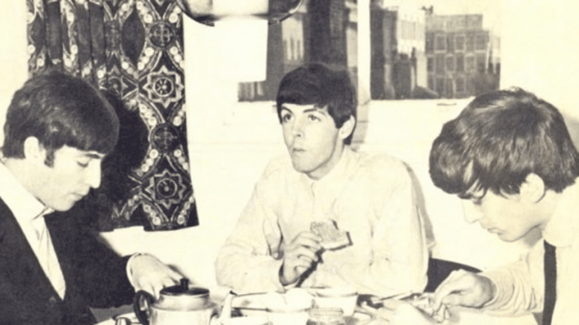 Les ingénieurs des Beatles devaient cacher leurs collations au groupe