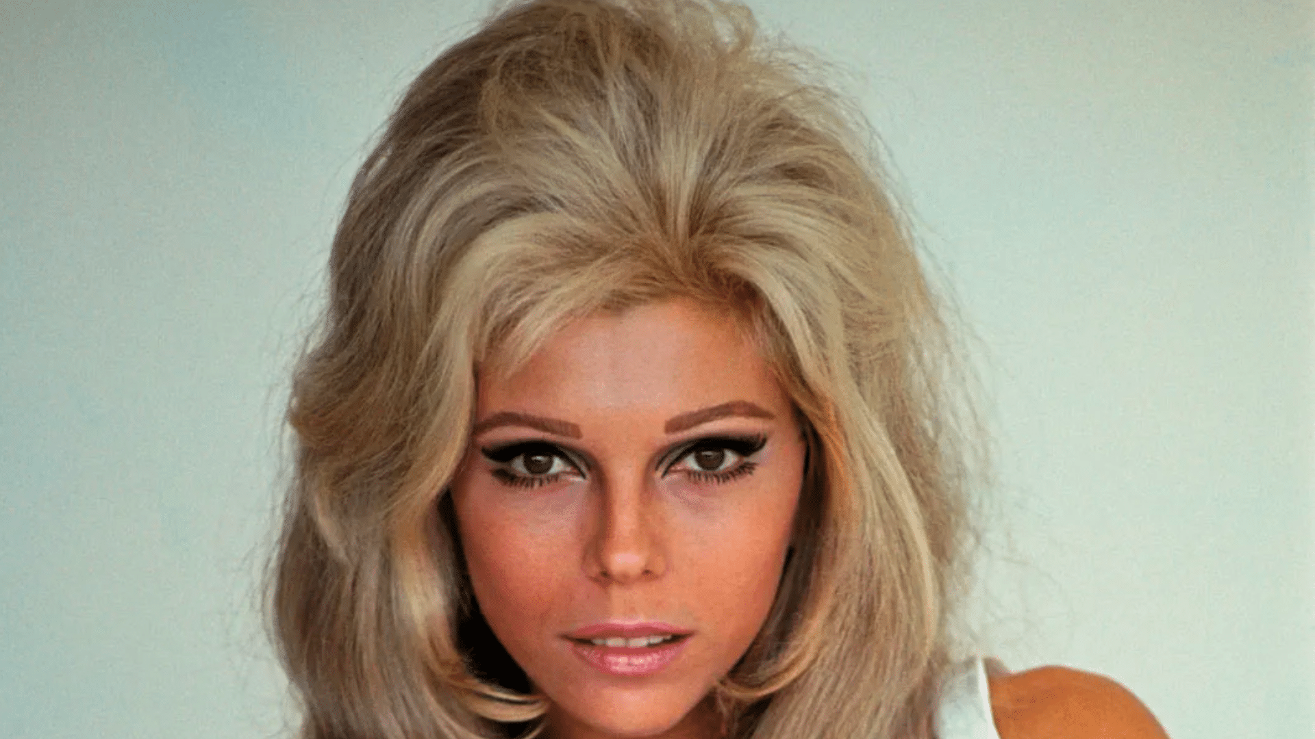 Nancy Sinatra a rendu la chanson des Beatles "Day Tripper" "Girly".