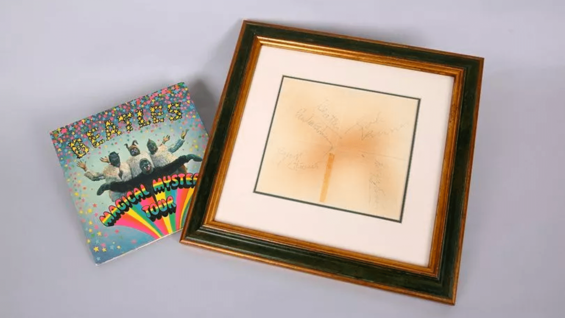 Des autographes des Beatles vendus pour plus de 6 000 £ lors d'une vente aux enchères à Northants