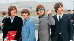 George Harrison a écrit "While My Guitar Gently Weeps" après s'être ennuyé des guitares.