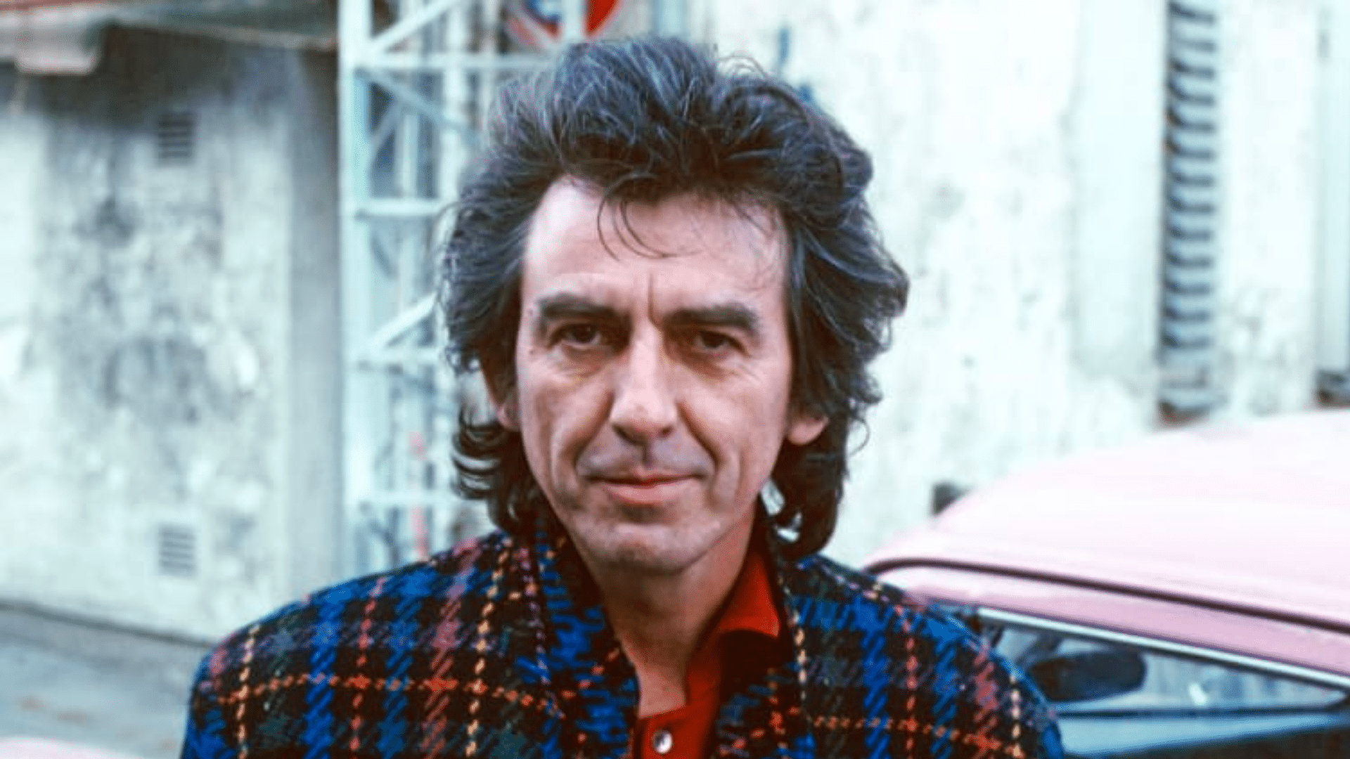 Le surprenant guitariste George Harrison a dit qu'il était "très chaud".