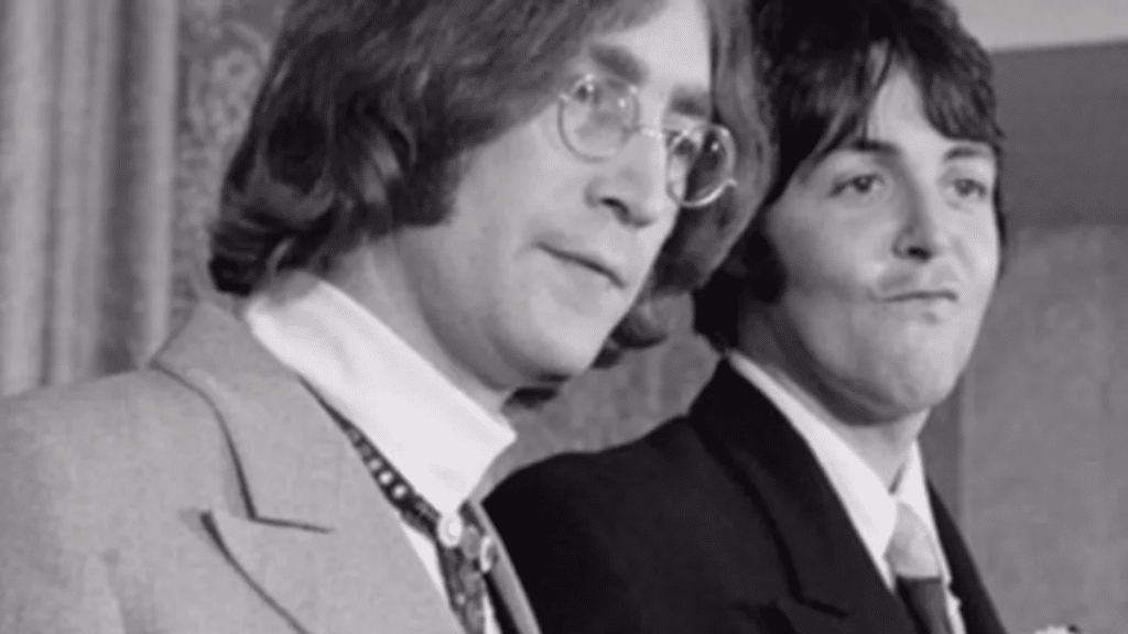 Paul McCartney a expliqué pourquoi il était comme le prêtre de John Lennon