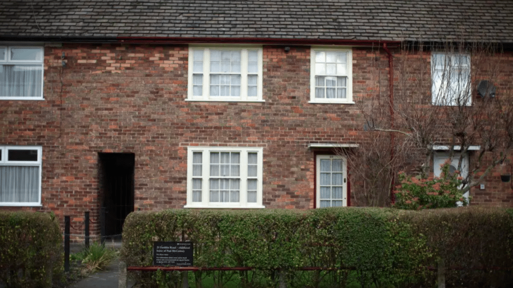 Paul McCartney a expliqué pourquoi montrer sa maison à des amis est "une honte".