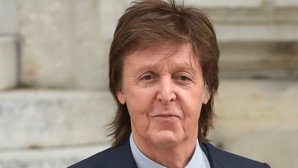 Paul McCartney a révélé le lien entre "A Hard Day's Night" et "Tomorrow Never Knows" des Beatles.