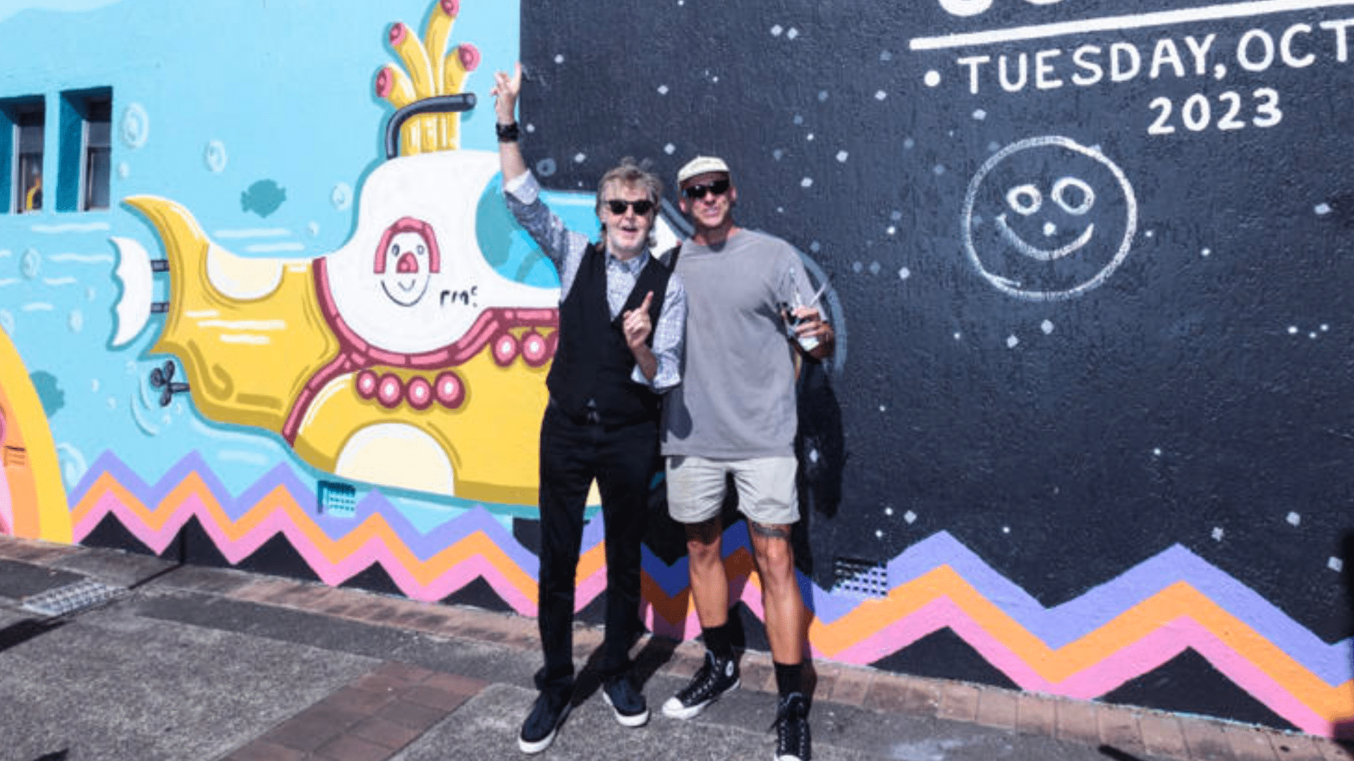 Paul McCartney étonne ses fans en visitant la fresque des Beatles : "Il était tellement cool".