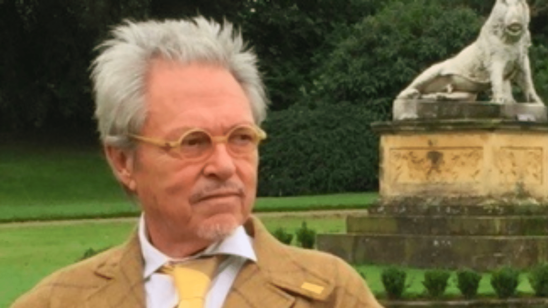 Sir Michael Lindsay-Hogg parle des Beatles, de la célébrité et de ce qui l'intéresse dans la musique d'aujourd'hui