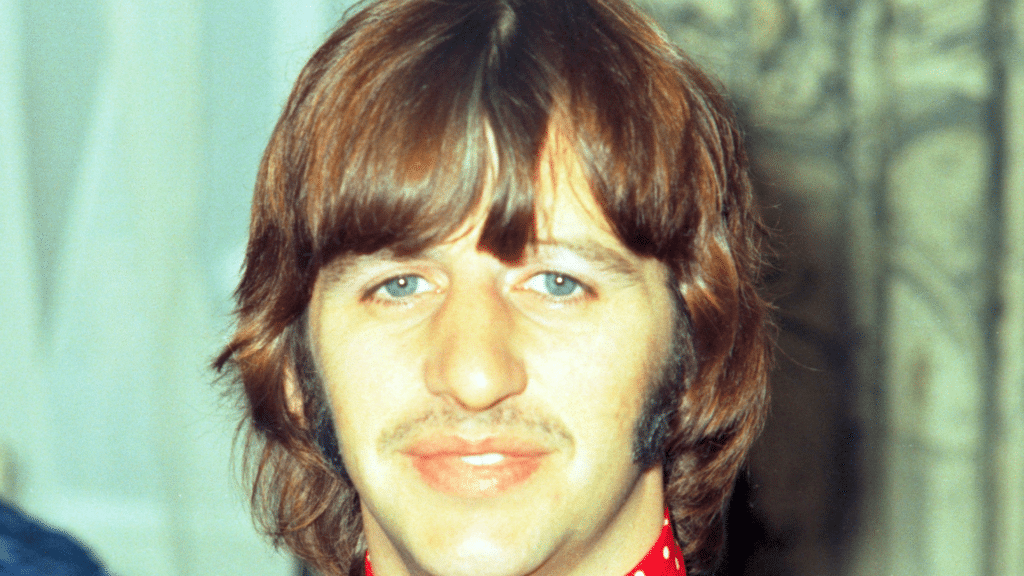 Don't Pass Me By" est la première chanson que Ringo Starr a écrite pour les Beatles et qui n'a pas été plagiée