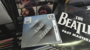 "Fade et sans intérêt" ou "tout simplement fabuleux" ? Les lecteurs se prononcent sur Now and Then des Beatles