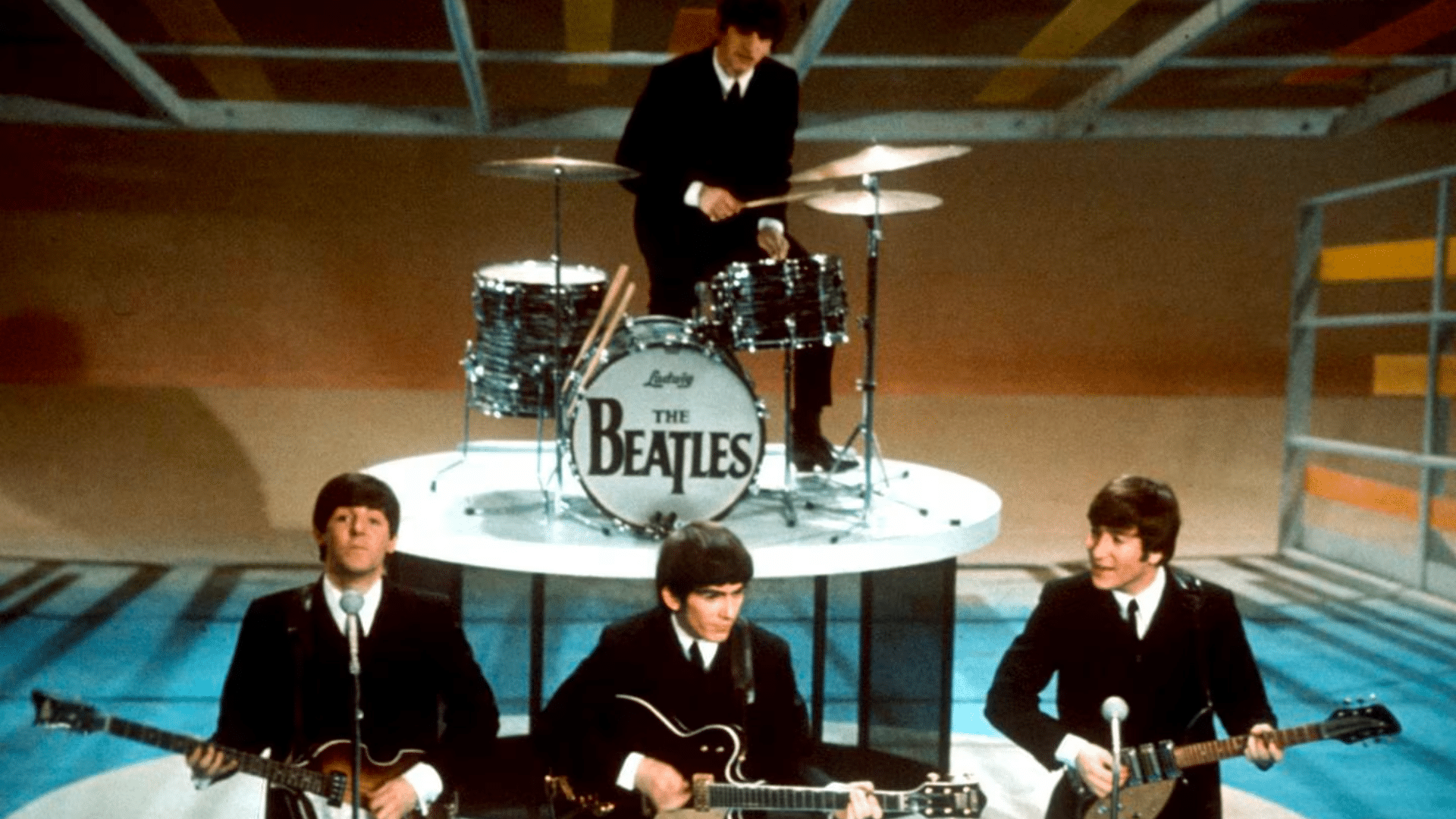 La dernière chanson des Beatles : Les fans s'effondrent en écoutant Now and Then